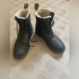 Dr Martins Sz 9 Fur Lined Boots